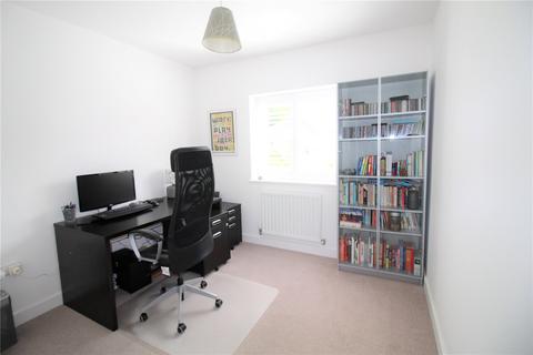 3 bedroom semi-detached house to rent, Chestnut Drive, Berkhamsted.