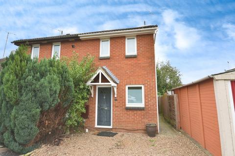 2 bedroom semi-detached house to rent, Aylesbury HP20