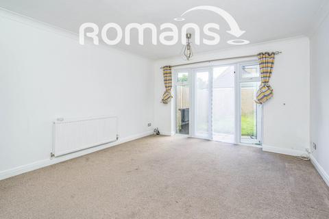 2 bedroom end of terrace house to rent, Macphail Close