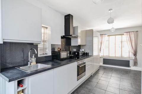 73 Bachelor Gardens, Harrogate, HG1 3EA