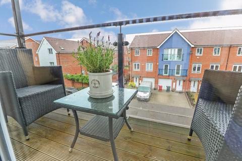 2 bedroom flat for sale, Chadwick Road, Langley