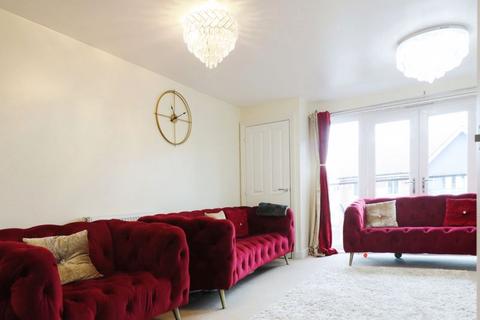 2 bedroom flat for sale, Chadwick Road, Langley