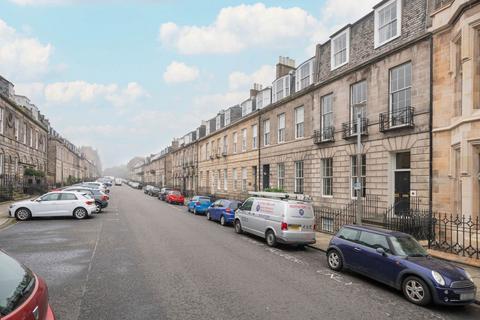 2 bedroom flat to rent, Albany Street, New Town, Edinburgh