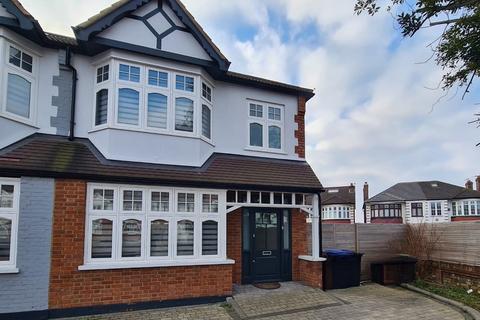 2 bedroom end of terrace house for sale, Halstead Road, London N21