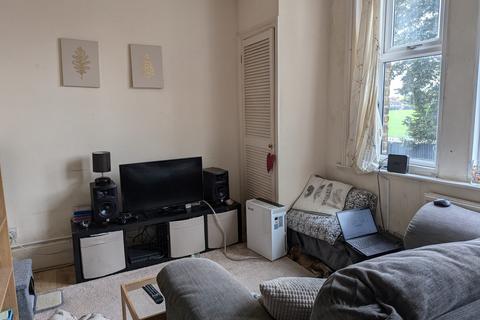 1 bedroom flat to rent, Wood Lane, London W12