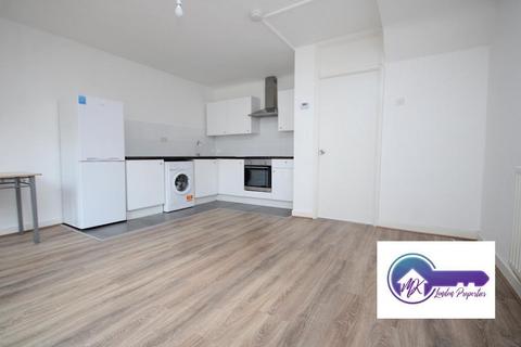 4 bedroom flat to rent, London E2