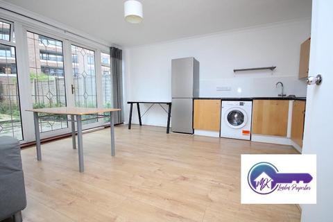 4 bedroom flat to rent, London E2