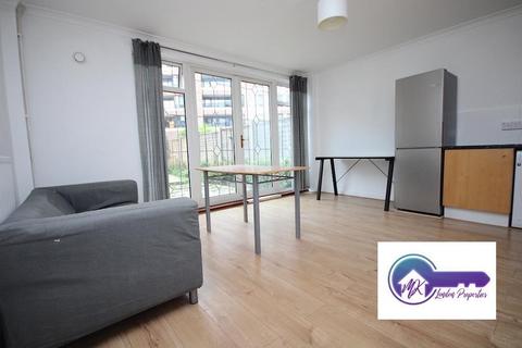 4 bedroom flat to rent, London E2