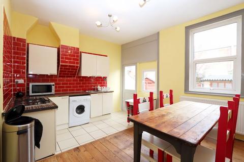 2 bedroom terraced house to rent, May Street, Exeter