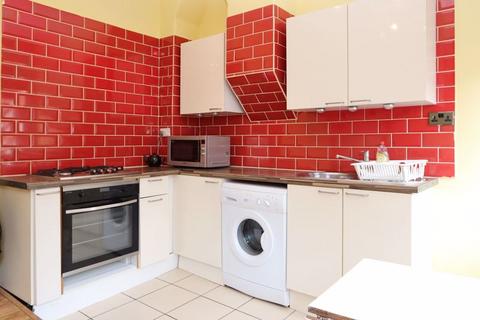 2 bedroom terraced house to rent, May Street, Exeter