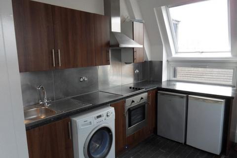 2 bedroom flat to rent, Woodgrange Avenue, Harrow