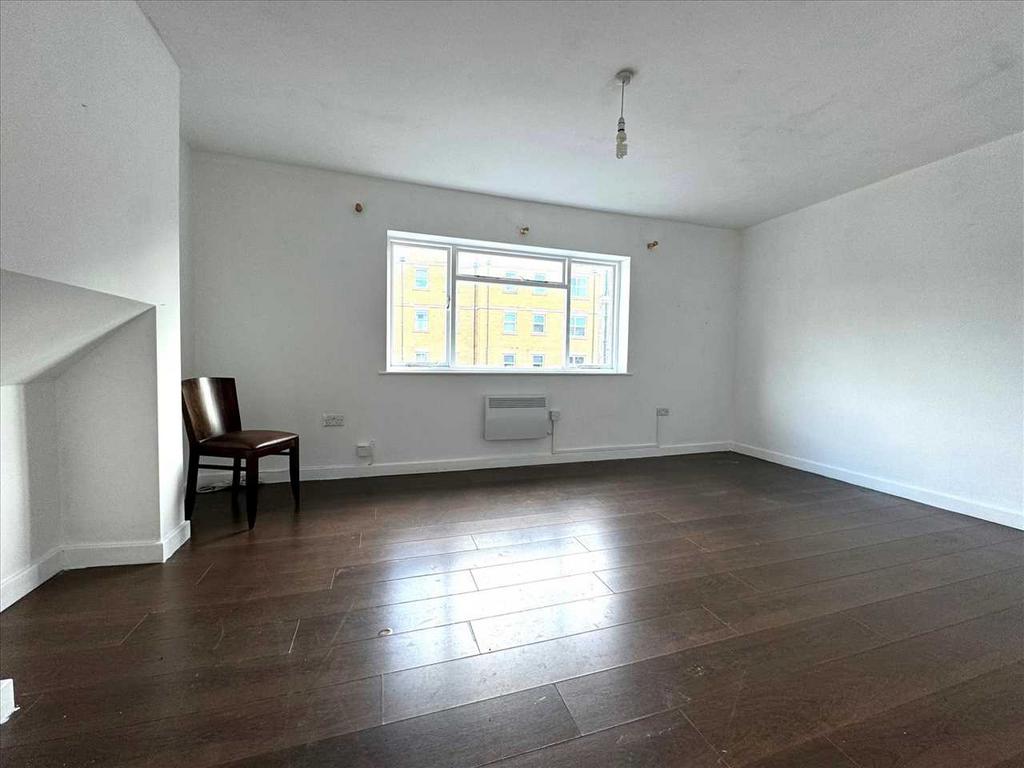 St Mary's Lane, upminster 1 bed apartment to rent £1,100 pcm (£254 pw)