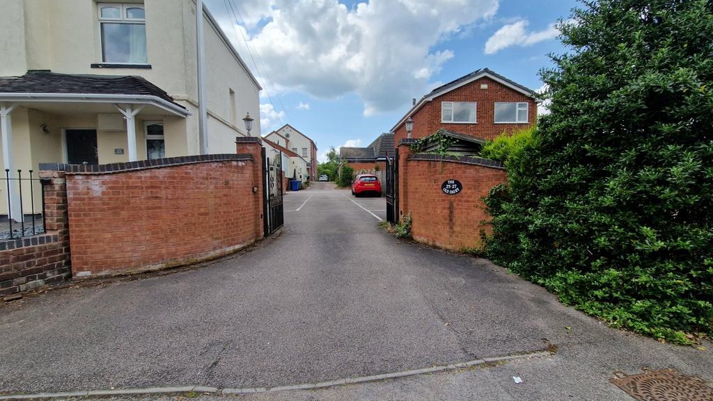 Hednesford Street, Cannock, WS11 2 bed flat to rent £775 pcm (£179 pw)