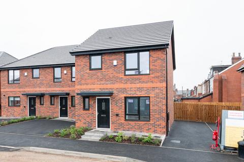 3 bedroom house to rent, at Albion Place, Sampson Close, Salford, M6, Salford M6