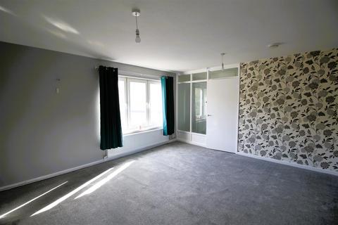 2 bedroom flat for sale, Wenborough Lane, Bradford BD4