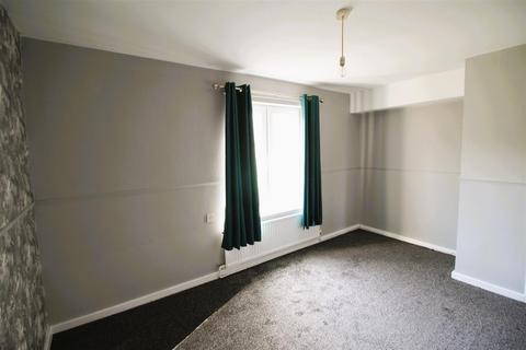 2 bedroom flat for sale, Wenborough Lane, Bradford BD4