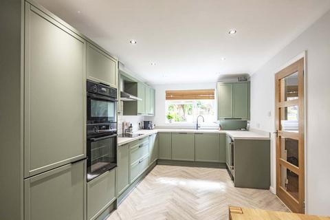 1 Elvendon Road, Goring, Reading, RG8 0EA