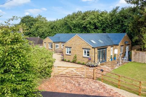 4 bedroom detached bungalow for sale, Castle Lodge, Overthorpe