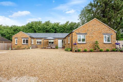 4 bedroom detached bungalow for sale, Castle Lodge, Overthorpe