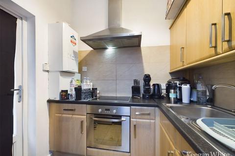 1 bedroom apartment for sale, Priory Avenue - Ground Floor Garden Flat