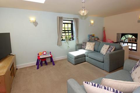 2 bedroom apartment for sale, 19 Cornmill Gardens, Shifnal. TF11 8BG