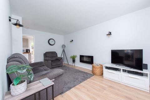 37 Auklet Close, Kempshott, Basingstoke, RG22 5JS