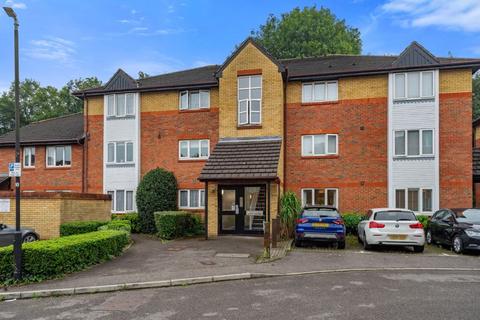 1 bedroom ground floor flat for sale, Dover Gardens, Carshalton