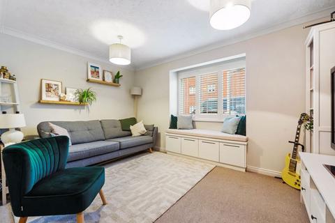 1 bedroom ground floor flat for sale, Dover Gardens, Carshalton