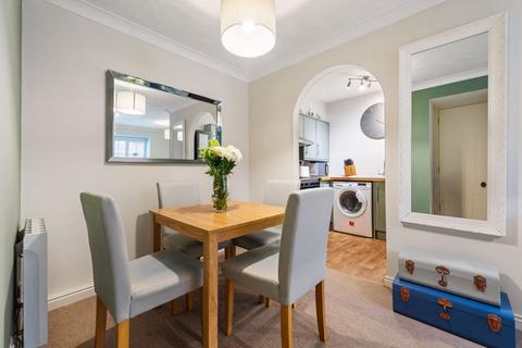 1 bedroom ground floor flat for sale, Dover Gardens, Carshalton