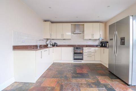 4 bedroom detached house for sale, High Road, Benfleet