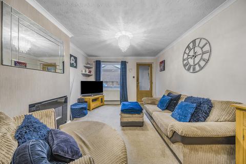 10 Gale Close, Hampton, TW12 3XP