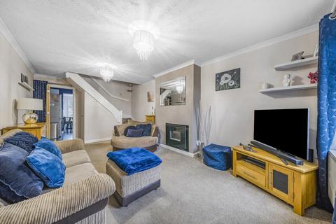 10 Gale Close, Hampton, TW12 3XP