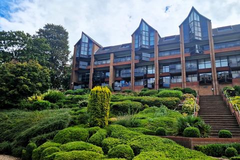 3 bedroom apartment for sale, Sealand Court, Rochester