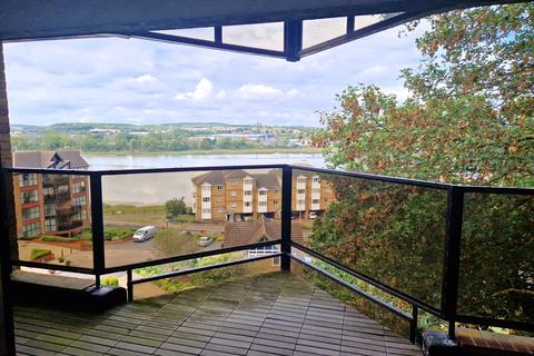 3 bedroom apartment for sale, Sealand Court, Rochester