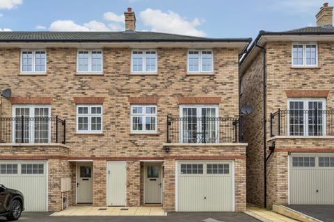 4 bedroom end of terrace house for sale, Rapson End, Sittingbourne, Kent