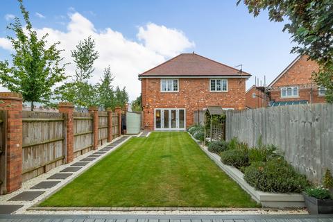 33 Lance Way, Arborfield Green, Reading, RG2 9YY