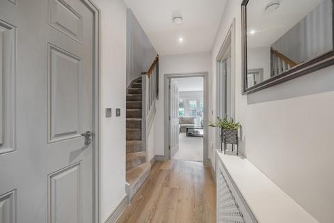 33 Lance Way, Arborfield Green, Reading, RG2 9YY