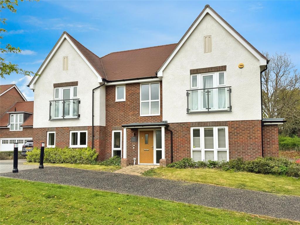 Archer Grove, Arborfield Green, Reading 5 bed detached house - £950,000