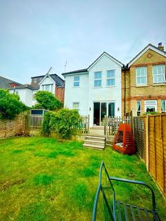 2 bedroom apartment to rent, Spacious Two Bedroom Ground Floor Flat - South facing garden