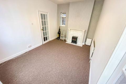 2 bedroom flat to rent, Moor Street, Brierley Hill