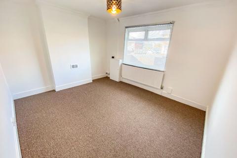 2 bedroom flat to rent, Moor Street, Brierley Hill