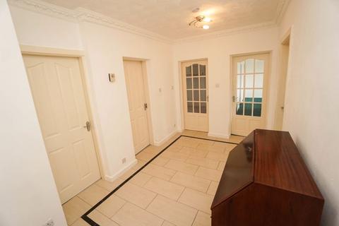 2 bedroom apartment to rent, Hillside Court, Heaton