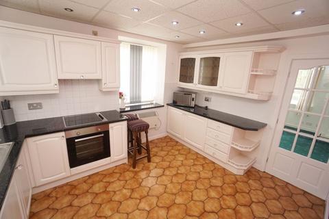 2 bedroom apartment to rent, Hillside Court, Heaton