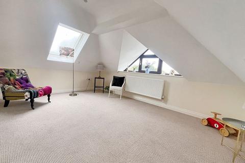 2 bedroom apartment for sale, Church Road, Gloucester GL3