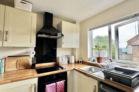 2 bedroom flat for sale, Waldren Close, Poole BH15