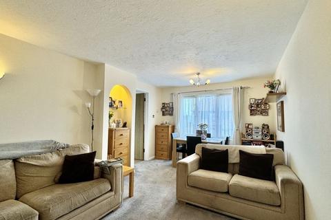 2 bedroom flat for sale, Waldren Close, Poole BH15