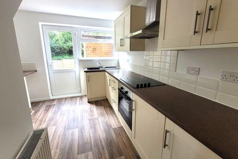 3 bedroom terraced house to rent, Springfields, Walsall WS4