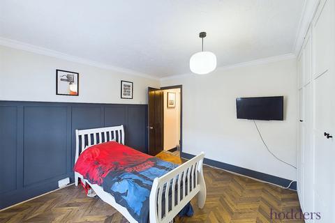 18 Albert Road, Addlestone, KT15 2PX