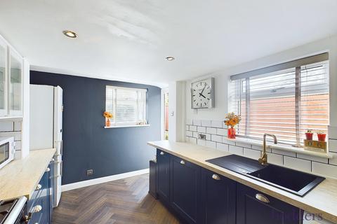 18 Albert Road, Addlestone, KT15 2PX