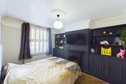 18 Albert Road, Addlestone, KT15 2PX